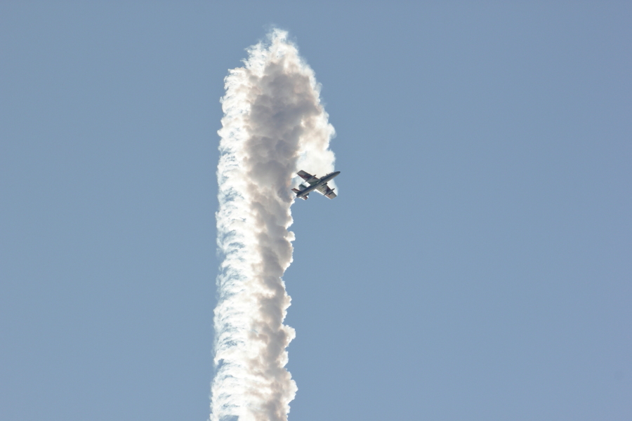 Marina di Grosseto air show 2017, [it] il solista in caduta libera al termine di una cabrata verticale[en]the soloist in free fall at the end of a vertical cabrata