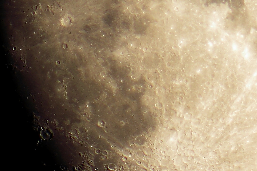 [it]mari e crateri del nostro satellite [en] seas and craters on moon surface