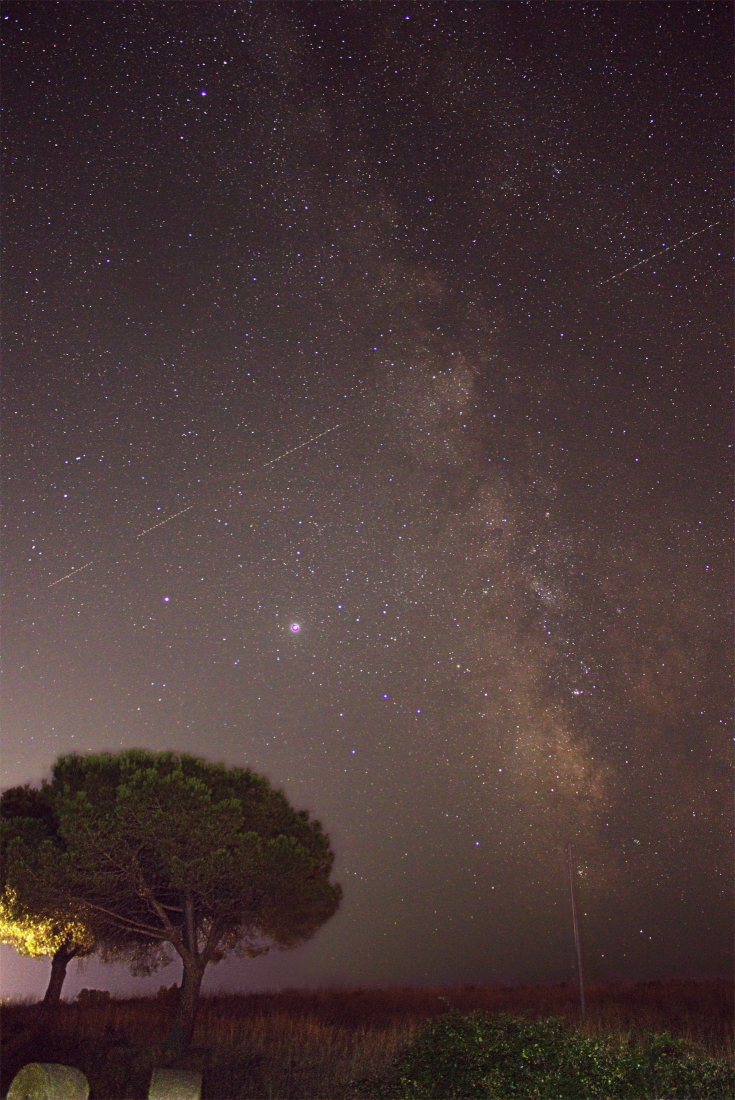 [it] la via lattea estiva e a sinistra Giove e Saturno [en] the summer Milky Way, on the left Jupiter and Saturn